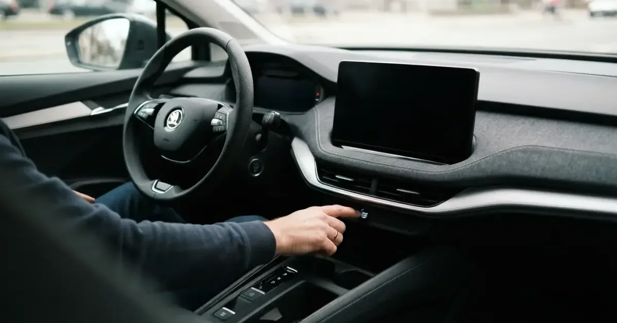 Skoda Elroq i błędy systemu multimedialnego: jak zrestartować oprogramowanie ME6 krok po kroku