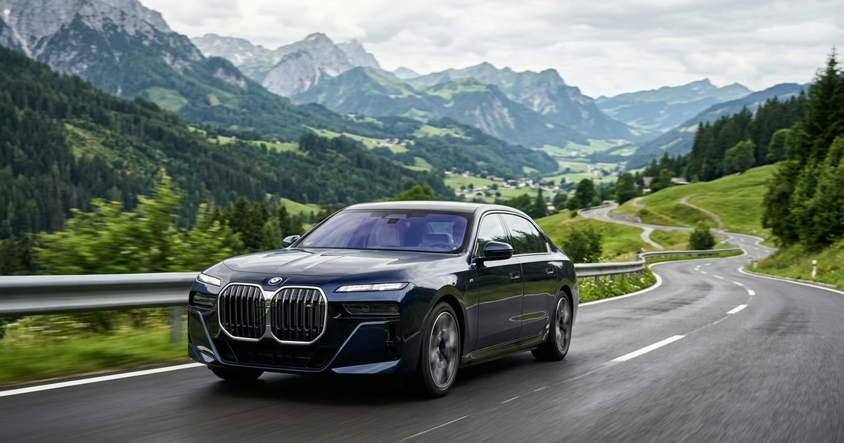 BMW serii 7 po modernizacji. Testujemy benzynowy wariant BMW 740