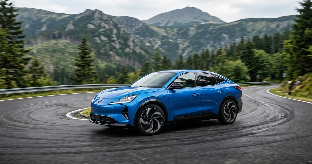 Alpine A390 GT ma 3 silniki, 400 KM i 557 km zasięgu. Jeździ lepiej niż Macan